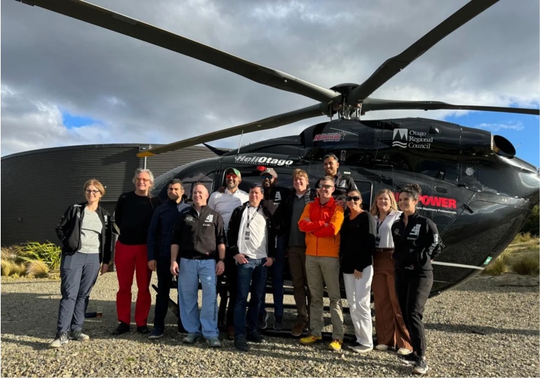 EINZ global training team collaborating